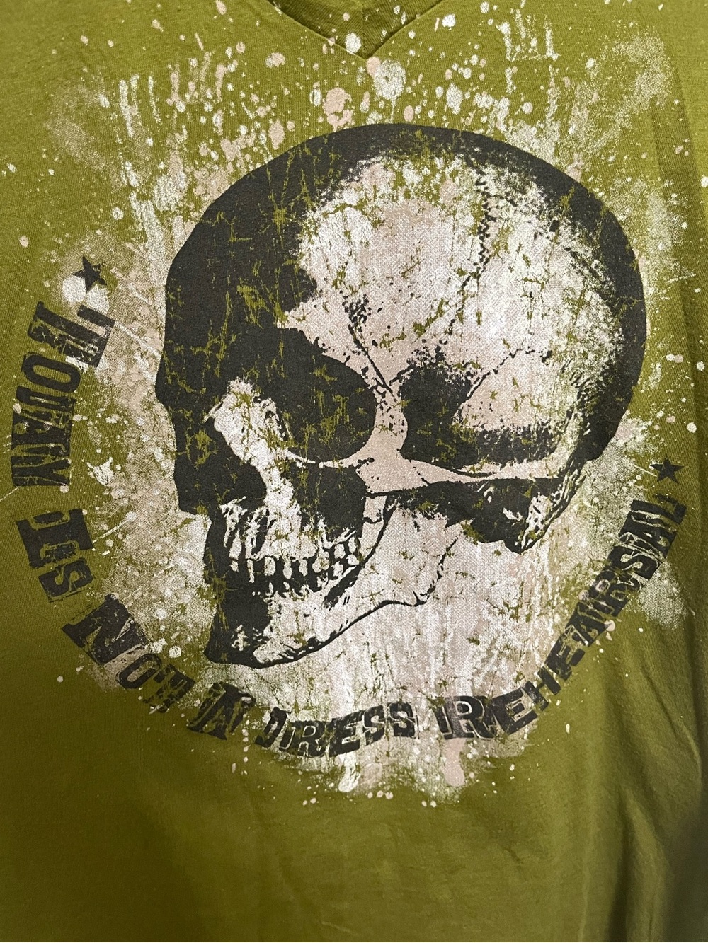 Kenneth Cole Men's Olive Green Crewneck Tee with Skull Graphic in size L